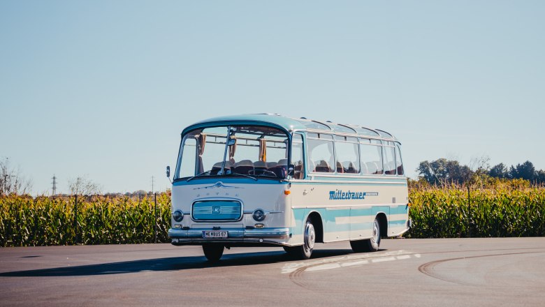 Oldtimerbus, © Mitterbauer Reisen/Werbedrogerie Blauer Oldtimerbus