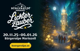 Verschneite Mariazeller Bürgeralpe im Abendglanz – leuchtende Lichtpfade, funkelnde Bäume und der Blick auf den festlich erhellten See beim Lichterzauber Bürgeralpe., © Bürgeralpe/KI Verschneite Mariazeller Bürgeralpe im Abendglanz, leuchtende Lichtpfade mit funkelnden Bäumen.