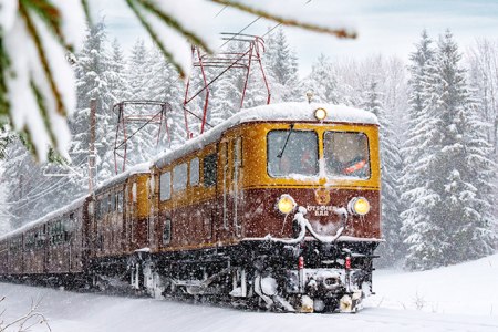 Erlebniszug Ötscherbär fährt durch winterliche Landschaft, © NB/Bollwein Erlebniszug Ötscherbär fährt durch winterliche Landschaft, © NB/Bollwein