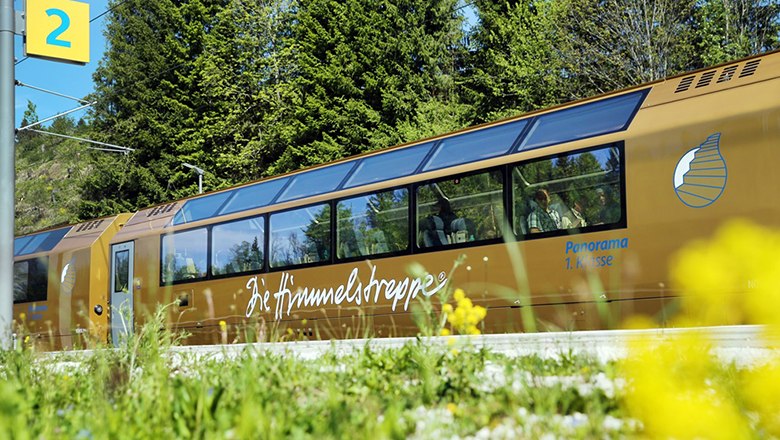 goldene Himmelstreppe von der Seite fotografiert