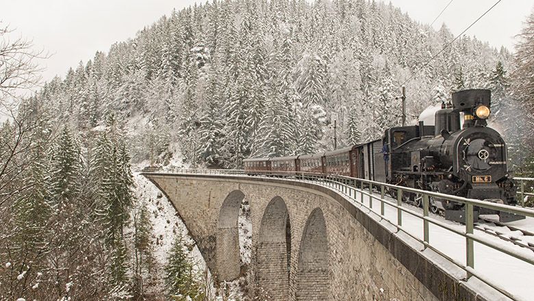 Die Dampflok Mh.6 im Winter