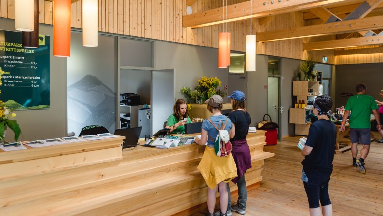Tourist information at the &Ouml;tscher base, &copy; Fred Lindmoser
