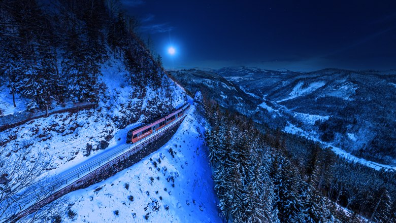 Erleben Sie die Fahrt bei Vollmond!, © NB/Wegerbauer/istockphoto.com/Funtay