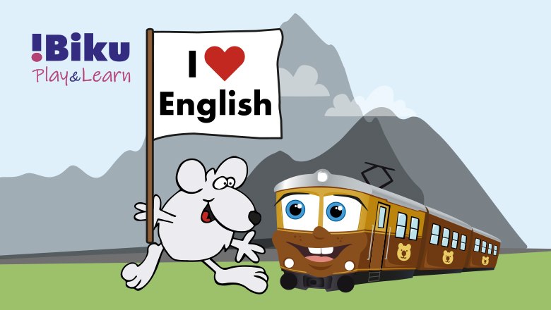 Cartoon-Maus mit &bdquo;I ❤️ English&ldquo;-Schild neben l&auml;chelndem &Ouml;tscherb&auml;rzug, Berge im Hintergrund.