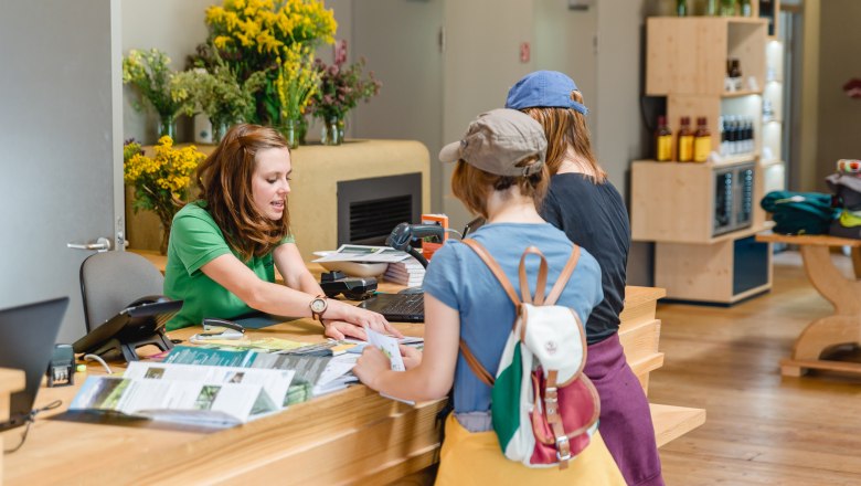 Tourist information at the &Ouml;tscher base, &copy; Fred Lindmoser