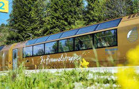 goldene Himmelstreppe von der Seite fotografiert